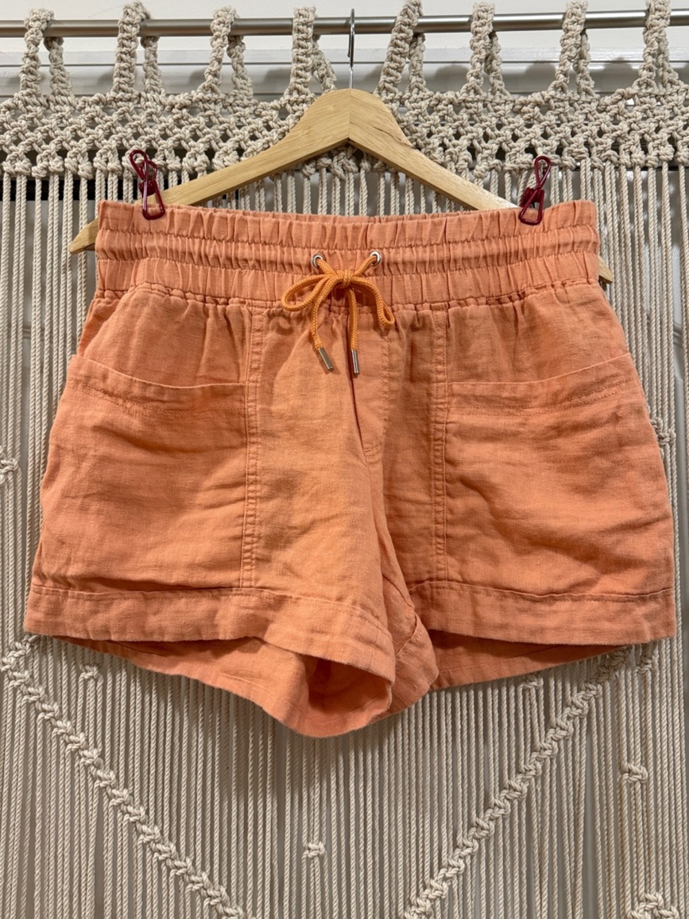 Athleta Cabo 4” Linen Shorts in Peach